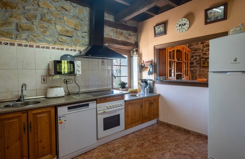 Valle de Carranza Casa | Casa rural 'Fuenternilla' con vistas a la montaña, terraza privada y Wi-Fi
