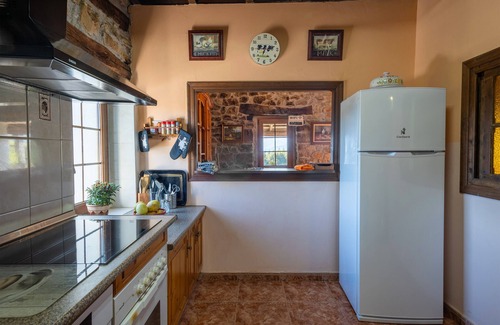 Valle de Carranza Casa | Casa rural 'Fuenternilla' con vistas a la montaña, terraza privada y Wi-Fi