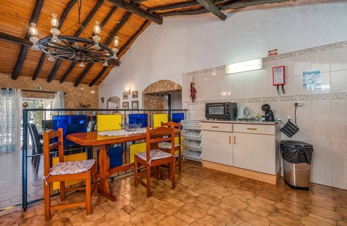 Lagos Cabaña | Casa de campo 'Horta Da Ti'mariana' con vistas a la montaña, piscina compartida y Wi-Fi