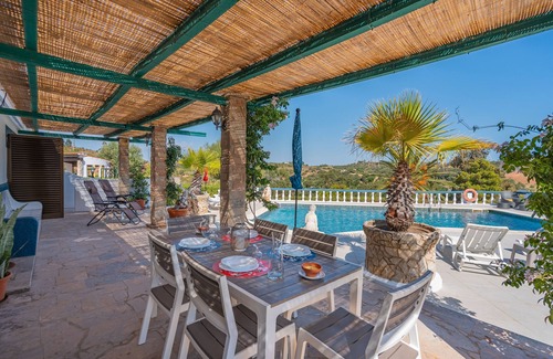Lagos Cabaña | Casa de campo 'Horta Da Ti'mariana' con vistas a la montaña, piscina compartida y Wi-Fi