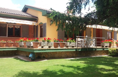 Capellades Villa | casa de campo ideal para familias con sala de juegos de 500m2,gran zona piscina