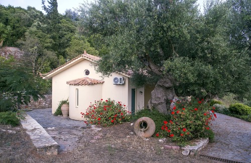 Lepreo Cabaña | Casa de Campo en olivar con vistas al mar