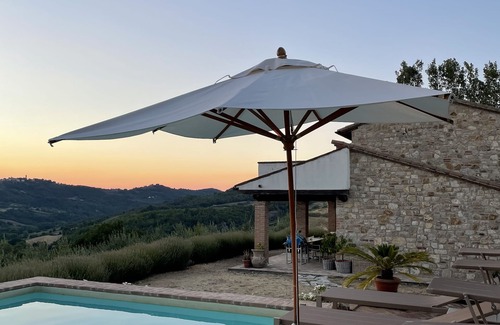 Gualdo Cattaneo Casa | Country house in Umbria with private pool for family holiday or romantic stay
