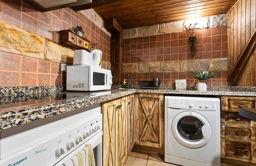 Fresnedo Casa | Casa rural 'La Congosta Mágica Aldea De Montaña' con vistas a la montaña, terraza compartida y Wi-Fi