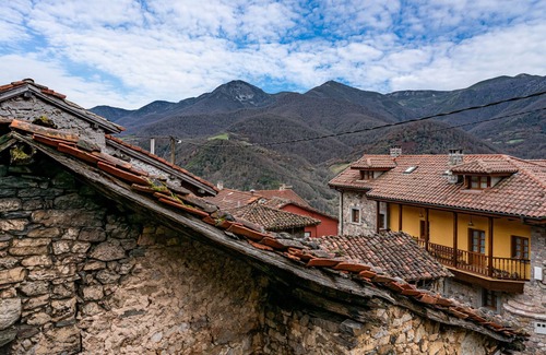 Fresnedo Casa | Casa rural 'La Congosta Mágica Aldea De Montaña' con vistas a la montaña, terraza compartida y Wi-Fi