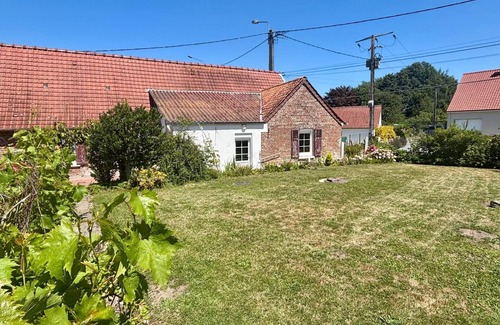 Forest-l'Abbaye Casa | Country House 'La Rose De Forest-l'Abbaye' with Private Garden and Wi-Fi