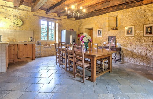 Domme Villa | Casa rural 'La Bourgeoisie' con piscina privada, terraza privada y Wi-Fi