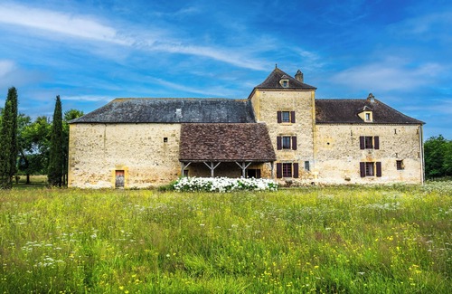 Domme Villa | Casa rural 'La Bourgeoisie' con piscina privada, terraza privada y Wi-Fi