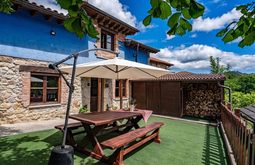 Cangas de Onis Casa | Casa rural 'La Campanona' con vistas a la montaña, terraza privada y Wi-Fi