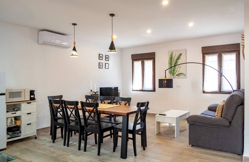 Alaejos Casa | Casa rural 'La Carbonera 1' con terraza privada, Wi-Fi y aire acondicionado