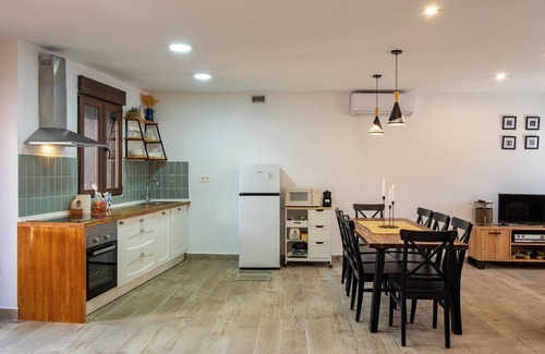 Alaejos Casa | Casa rural 'La Carbonera 1' con terraza privada, Wi-Fi y aire acondicionado