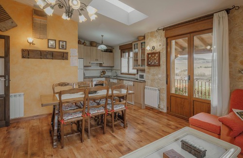 Orbaneja Riopico Casa | Casa rural 'La Cardeñuela' con vistas a la montaña, terraza privada y Wi-Fi