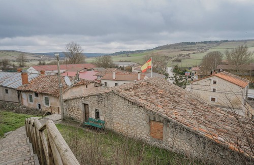 Orbaneja Riopico Casa | Casa rural 'La Cardeñuela' con vistas a la montaña, terraza privada y Wi-Fi