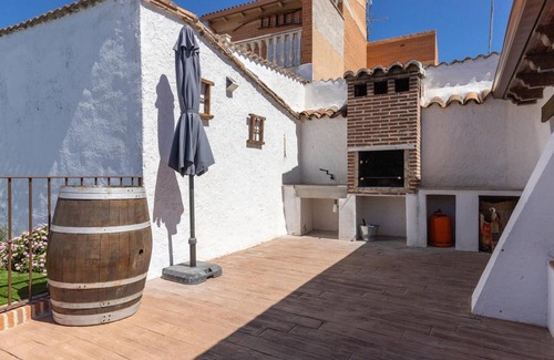 Mentrida Casa | Country House 'La Casa De La Abuela' with Private Pool, Wi-Fi and Air Conditioning