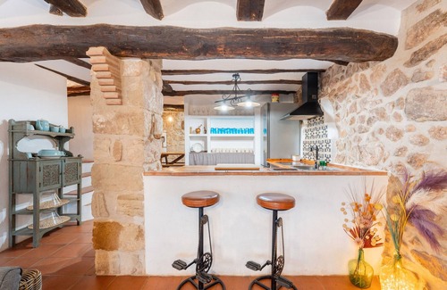 Olba Casa | Casa rural 'La Casuna' con vistas a la montaña, terraza privada y Wi-Fi