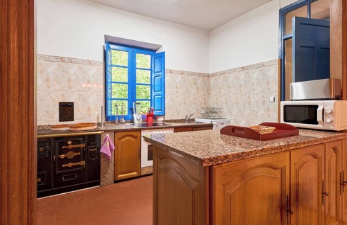 La Pola de Gordon Casa | Casa rural 'La Fabrica De Cabornera' con vistas a la montaña y jardín privado