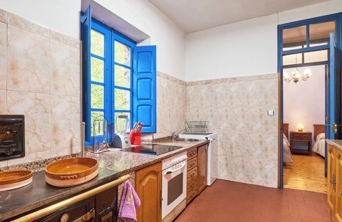 La Pola de Gordon Casa | Casa rural 'La Fabrica De Cabornera' con vistas a la montaña y jardín privado