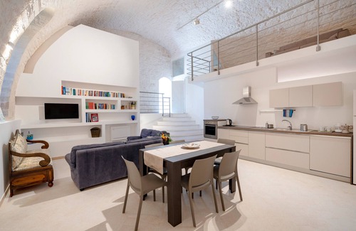 Martina Franca Casa | Country House 'La Neviera' with Shared Terrace, Wi-Fi and Air Conditioning