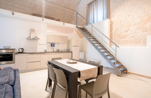 Martina Franca Casa | Country House 'La Neviera' with Shared Terrace, Wi-Fi and Air Conditioning