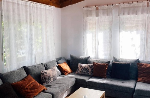 Lana Casa | Casa rural 'Landa' con vistas a la montaña, piscina privada y Wi-Fi