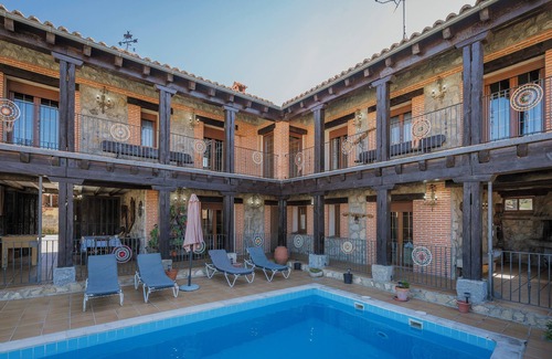 Riofrio Casa | Casa rural 'Las Eras De Riofrio' con vistas a la montaña, piscina privada y Wi-Fi
