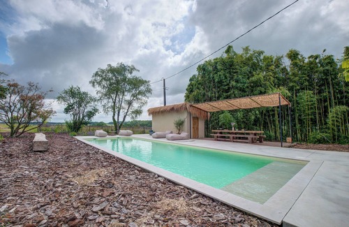 Vieux-Mareuil Villa | Casa rural 'Le Domaine De La Férédie' con piscina privada, Wi-Fi y aire acondicionado