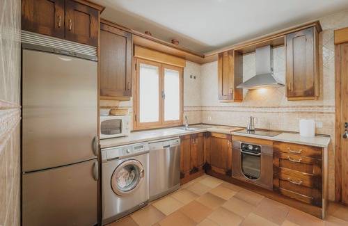 Caballar Casa | Casa rural 'Los Molinillos' con vistas a la montaña, terraza privada y Wi-Fi
