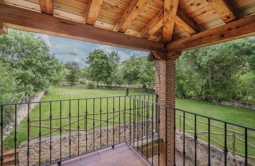 Caballar Casa | Casa rural 'Los Molinillos' con vistas a la montaña, terraza privada y Wi-Fi