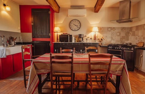 Rouede Casa | Country House 'Maison De Rouède' with Mountain View, Wi-Fi and Air Conditioning