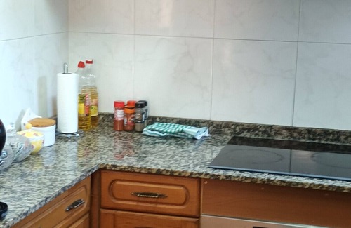 Lleida Villa | Casa rural 'Marina' con terraza privada, jardín privado y Wi-Fi