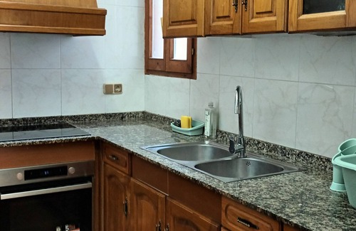 Lleida Villa | Casa rural 'Marina' con terraza privada, jardín privado y Wi-Fi