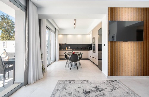 Archangelos Villa | Casa rural 'Mb Luxury' con vistas a la montaña, Wi-Fi y aire acondicionado