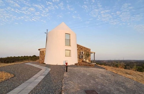 Alcoutim Casa | Country House 'Moinho' with Mountain View, Wi-Fi, and Air Conditioning