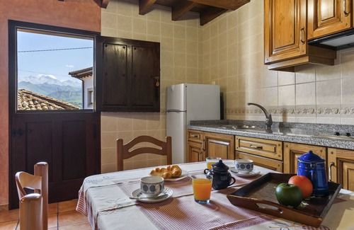 Llenin Casa | Casa rural 'Orandi' con vistas a la montaña, jardín compartido y Wi-Fi