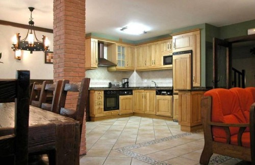 Lana Casa | Casa rural 'Pakienea' con jardín privado y Wi-Fi