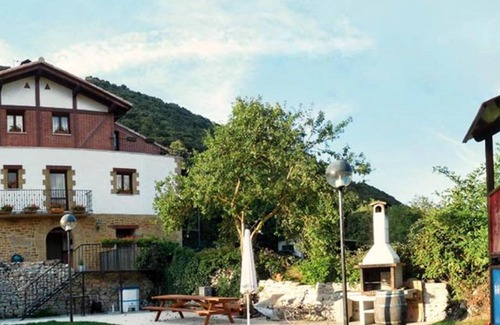 Lana Casa | Casa rural 'Pakienea' con jardín privado y Wi-Fi