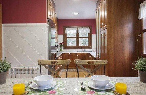 Poo Casa | Casa rural 'Playas De Llanes' con jardín privado y Wi-Fi