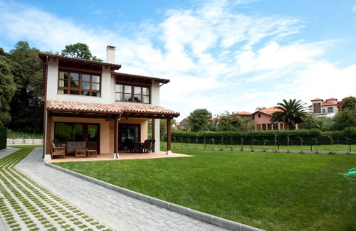 Poo Casa | Casa rural 'Playas De Llanes' con jardín privado y Wi-Fi