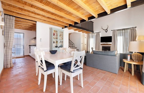 Donalda Villa | Casa rural "Quinta Da Donalda" con vistas a la montaña, piscina privada y Wi-Fi