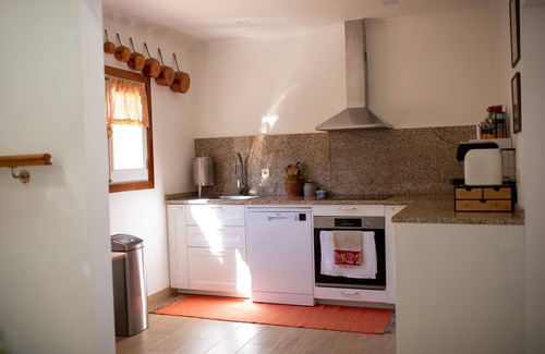 Carvalhais Villa | Casa rural 'Quinta Das Ychós' con vistas a la montaña, piscina privada y Wi-Fi