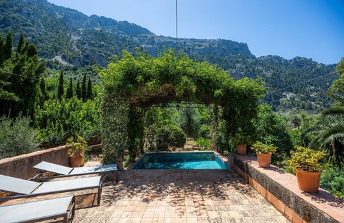 Fornalutx Villa | Casa rural 'Sa Cabana D'es Vicari' con vistas a la montaña, piscina privada y Wi-Fi