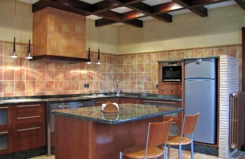 Covaleda Casa | Casa rural 'San Lorenzo' con vistas a la montaña, terraza privada y Wi-Fi