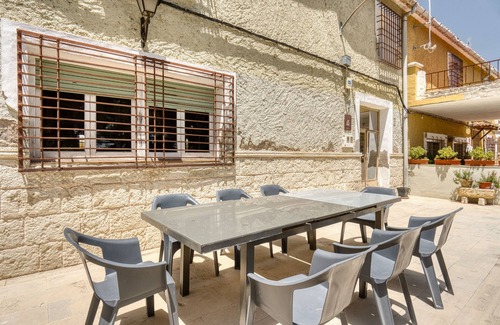 Monovar Casa | Casa rural 'Señores' con vistas a la montaña, piscina privada y Wi-Fi
