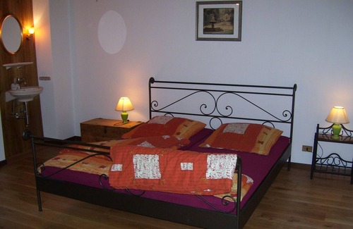 Lunecco Casa | De estilo rural amueblada casa de 4 dormitorios con 2 grandes jardines sol