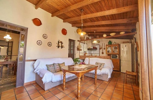 Fuenteheridos Casa | Casa rural 'Tragaluz Il' con vistas a la montaña, terraza compartida y Wi-Fi