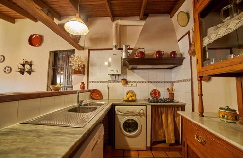 Fuenteheridos Casa | Casa rural 'Tragaluz Il' con vistas a la montaña, terraza compartida y Wi-Fi