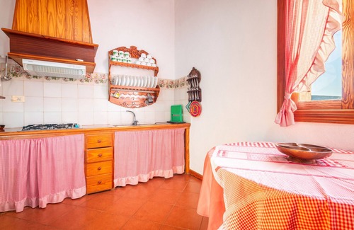 Cati Casa | Casa rural 'Vell' con vistas a la montaña, jardín privado y Wi-Fi