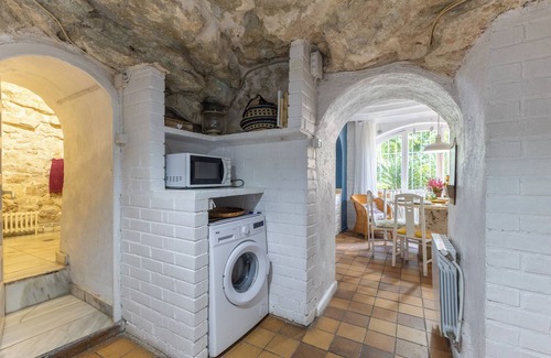 Valdelaguna Casa | Casa rural 'Villa Florita' con piscina privada, Wi-Fi y aire acondicionado