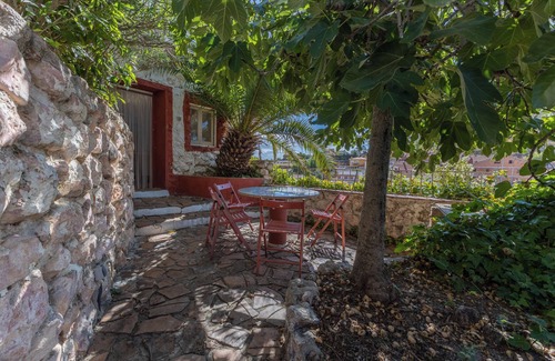 Valdelaguna Casa | Casa rural 'Villa Florita' con piscina privada, Wi-Fi y aire acondicionado