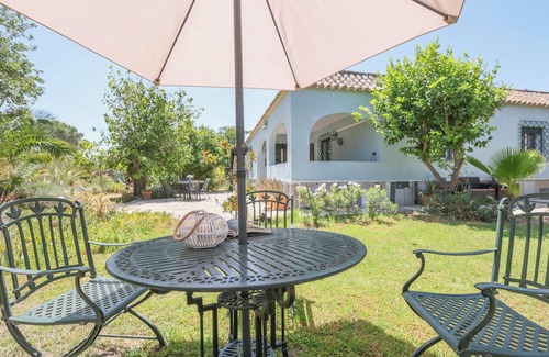 Arahal Casa | Casa rural 'Villa Moral' con piscina privada, Wi-Fi y aire acondicionado